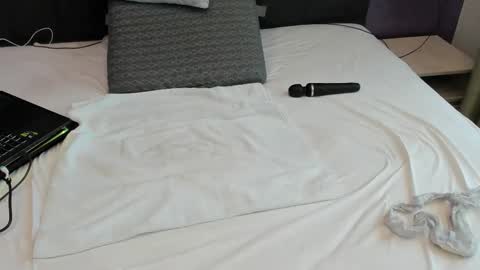 Olivia online show from 04.11.26