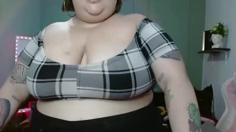 Snapshot of horny_neighbors_ chatting on 12.03.24 onlyTiffany I broke up with frank 10 days ago online show from 12.03.24