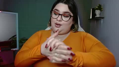 Snapshot of horny_neighbors_ chatting on 12.06.24 onlyTiffany I broke up with frank 10 days ago online show from 12.06.24