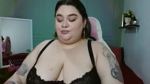 Snapshot of horny_neighbors_ chatting on 12.14.24 onlyTiffany I broke up with frank 10 days ago online show from 12.14.24