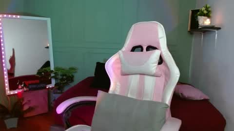 Snapshot of horny_neighbors_ chatting on 12.25.24 onlyTiffany I broke up with frank 10 days ago online show from 12.25.24