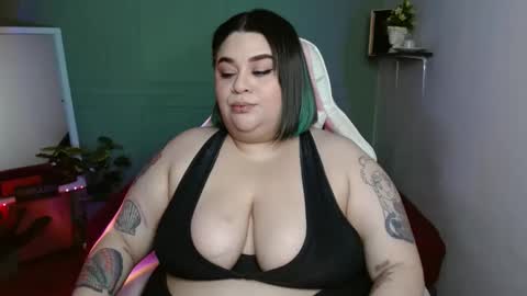 Snapshot of horny_neighbors_ chatting on 12.29.24 onlyTiffany I broke up with frank 10 days ago online show from 12.29.24