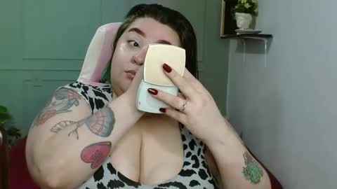 Snapshot of horny_neighbors_ chatting on 01.06.25 onlyTiffany I broke up with frank 10 days ago online show from 01.06.25