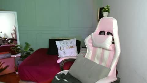 Snapshot of horny_neighbors_ chatting on 01.10.25 onlyTiffany I broke up with frank 10 days ago online show from 01.10.25