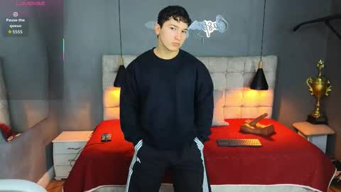 Snapshot of horny_nick18 chatting on 10.09.25 horny_nick18 online show from 10.09.25