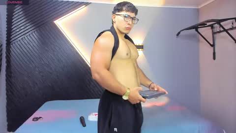 horny_nick18 online show from 03.12.26