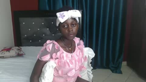 Snapshot of hornybella4 chatting on 12.18.24 Bella online show from 12.18.24