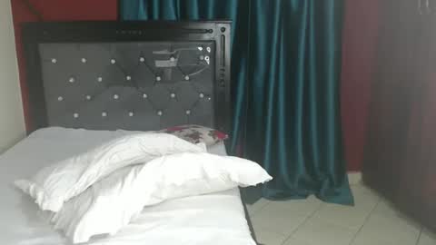 Snapshot of hornybella4 chatting on 02.19.25 Bella online show from 02.19.25