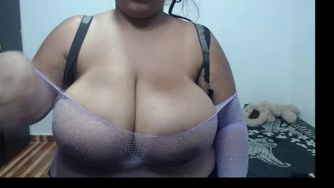 Snapshot of hornyboobs18 chatting on 10.03.25 karen online show from 10.03.25