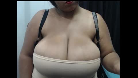 Snapshot of hornyboobs18 chatting on 10.18.25 karen online show from 10.18.25