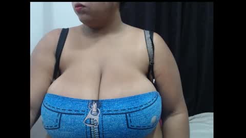 Snapshot of hornyboobs18 chatting on 10.19.25 karen online show from 10.19.25