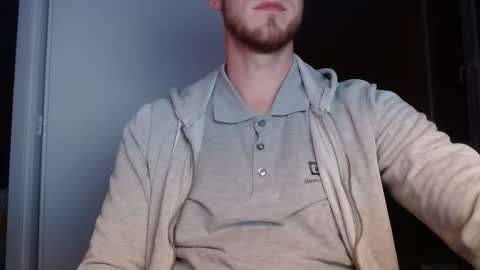 Snapshot of hornygaren chatting on 10.03.25 zorander online show from 10.03.25