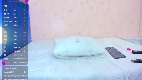 Snapshot of hornylatimommy chatting on 01.15.25 Natasha online show from 01.15.25