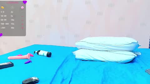 Snapshot of hornylatimommy chatting on 02.05.25 Natasha online show from 02.05.25