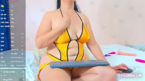 Snapshot of hornylatimommy chatting on 02.08.25 Natasha online show from 02.08.25