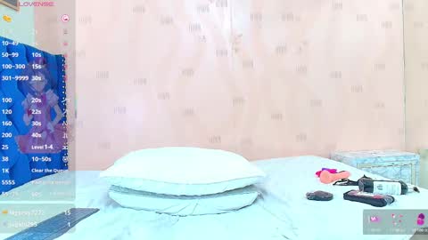 Snapshot of hornylatimommy chatting on 02.12.25 Natasha online show from 02.12.25