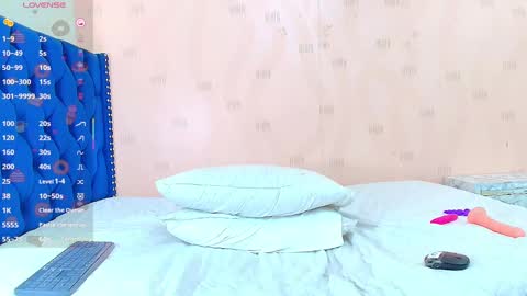 Snapshot of hornylatimommy chatting on 02.13.25 Natasha online show from 02.13.25
