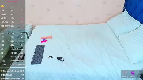 Snapshot of hornylatimommy chatting on 02.25.25 Natasha online show from 02.25.25