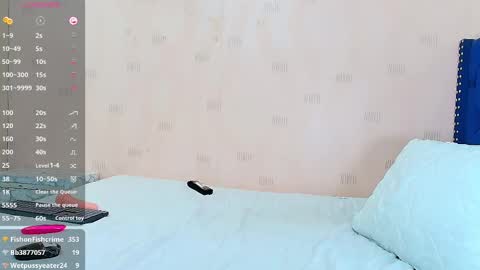 Snapshot of hornylatimommy chatting on 02.25.25 Natasha online show from 02.25.25