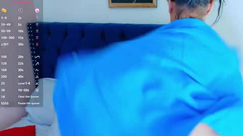Snapshot of hornylatimommy chatting on 09.26.25 Natasha online show from 09.26.25