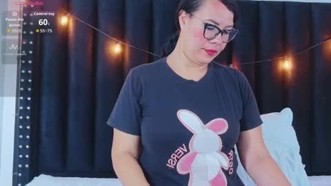 Snapshot of hornylatimommy chatting on 10.12.25 Natasha online show from 10.12.25