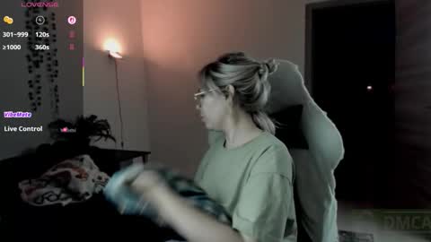   online show from 10.10.25