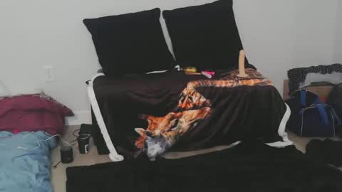 Snapshot of hot_bambi_and_hung_beast chatting on 12.17.24 hot_bambi_and_hung_beast online show from 12.17.24