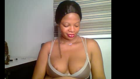 Snapshot of hot_choco_choco chatting on 12.22.25 peace online show from 12.22.25