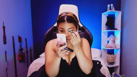 hot chocolate 4u online show from 11.21.25