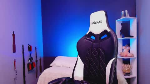 hot chocolate 4u online show from 11.29.25