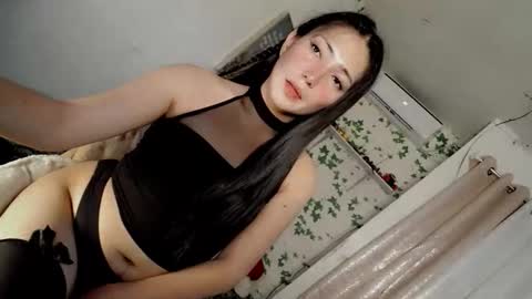 its me CLAUDIA online show from 10.11.25