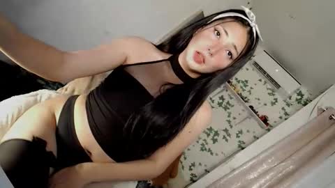 its me CLAUDIA online show from 10.12.25