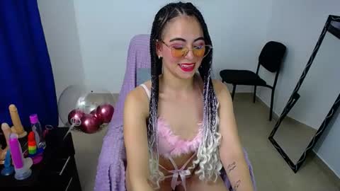 Snapshot of hot_girl01_hanna chatting on 06.15.26 angie online show from 06.15.26
