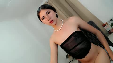 hot_little_angel18 online show from 04.10.26