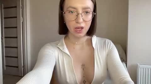 Snapshot of hot_lliinns chatting on 12.11.24 Lina online show from 12.11.24