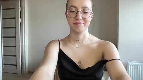 Snapshot of hot_lliinns chatting on 12.14.24 Lina online show from 12.14.24