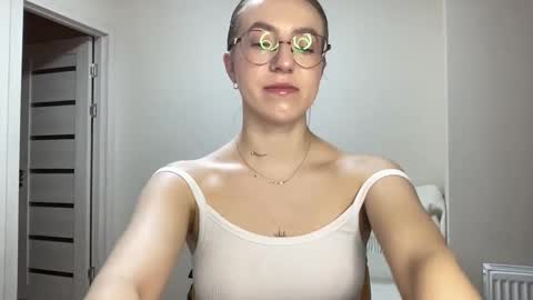 Snapshot of hot_lliinns chatting on 12.21.24 Lina online show from 12.21.24