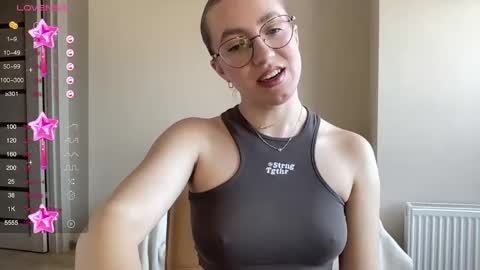 Snapshot of hot_lliinns chatting on 02.19.25 Lina online show from 02.19.25