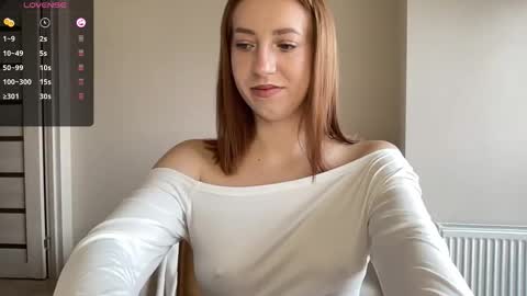 Snapshot of hot_lliinns chatting on 09.18.25 Lina online show from 09.18.25