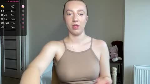 Snapshot of hot_lliinns chatting on 10.24.25 Lina online show from 10.24.25