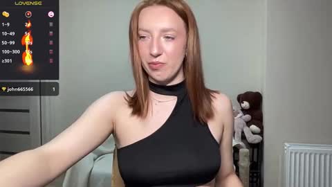 Snapshot of hot_lliinns chatting on 11.08.25 Lina online show from 11.08.25