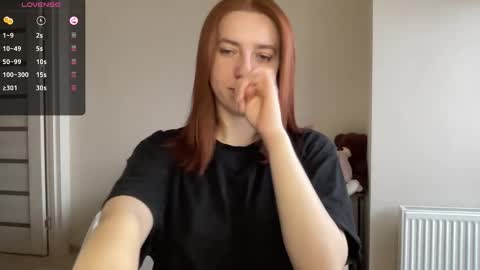 Snapshot of hot_lliinns chatting on 12.17.25 Lina online show from 12.17.25