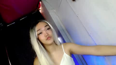 Snapshot of hot_moma69 chatting on 04.14.26 hot_moma69 online show from 04.14.26