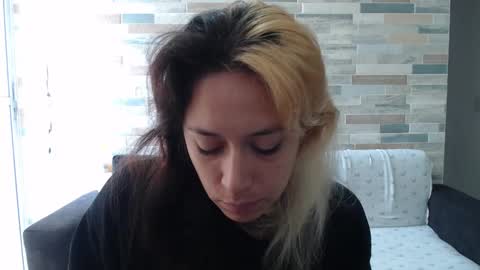 Mia online show from 09.29.25