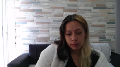 Mia online show from 10.02.25