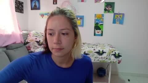 Snapshot of hot_mommymia chatting on 04.22.26 Mia online show from 04.22.26