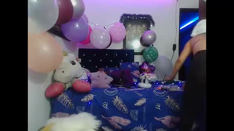 Snapshot of hot_sexy_bunny chatting on 12.13.24 hot sexy bunny online show from 12.13.24