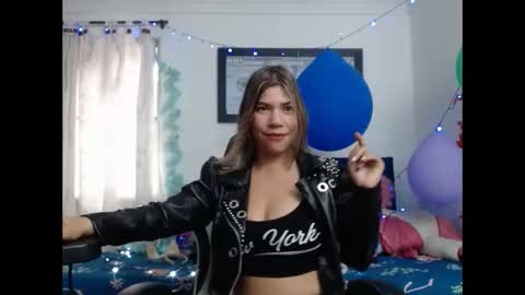 Snapshot of hot_sexy_bunny chatting on 01.21.25 hot sexy bunny online show from 01.21.25