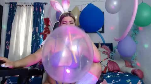 Snapshot of hot_sexy_bunny chatting on 01.22.25 hot sexy bunny online show from 01.22.25