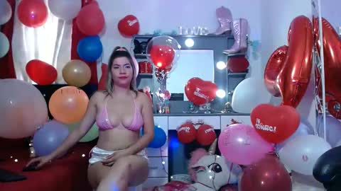 Snapshot of hot_sexy_bunny chatting on 02.18.25 hot sexy bunny online show from 02.18.25